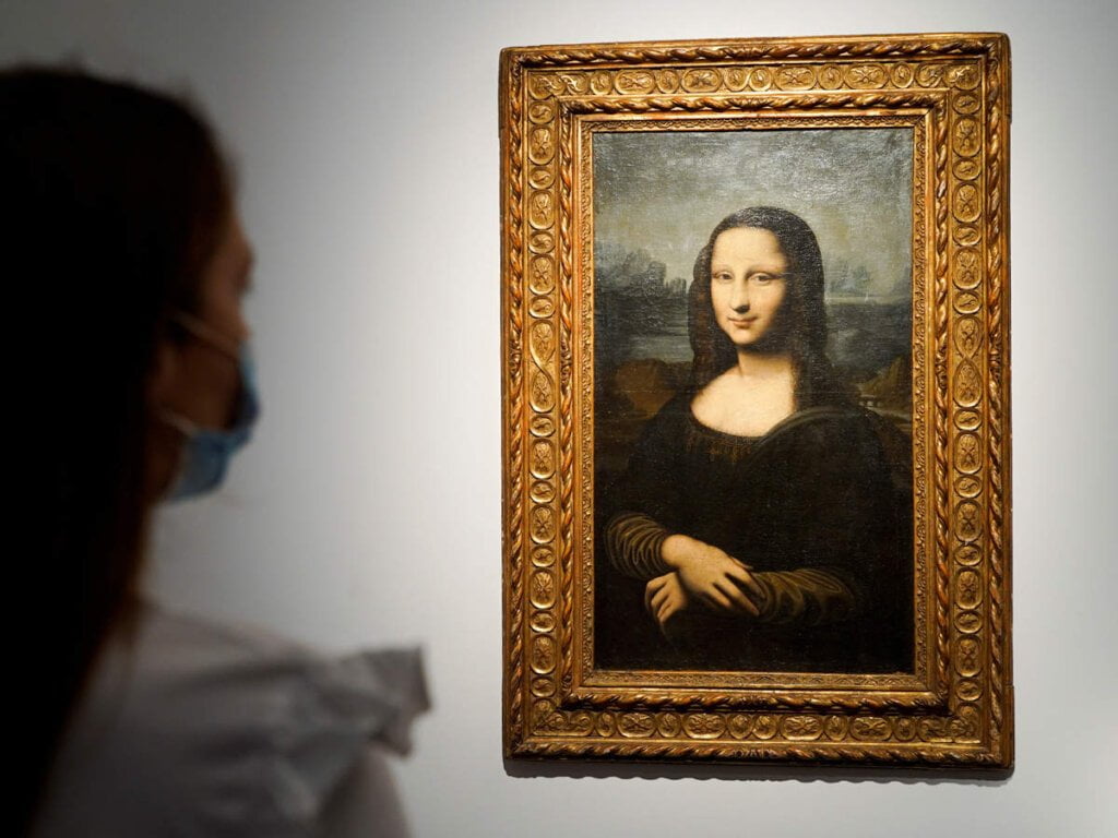 The Mona Lisa has no eyebrows