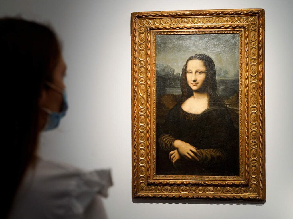 The Mona Lisa has no eyebrows